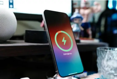 梨林镇苹果15换屏服务分享用什么充电器给iPhone15充电更好 